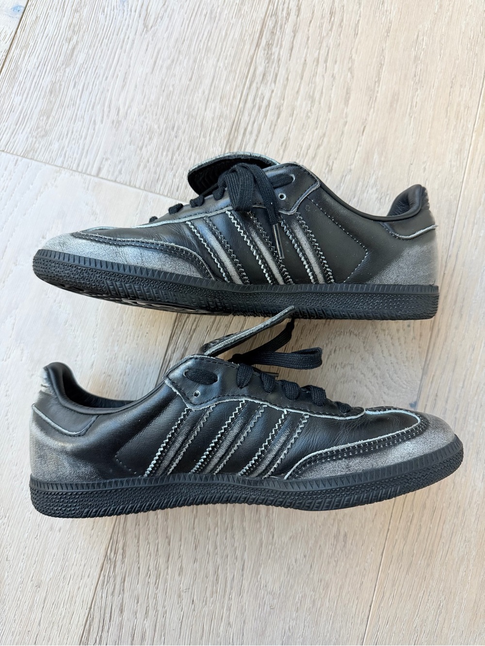 Samba Long Tongue Shoes | Size: 7 View 4